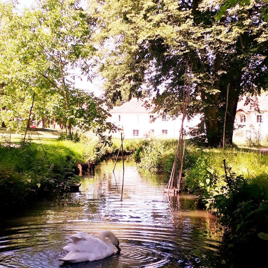 Bed and Breakfast Domaine Du Plessis Le Plessis-Luzarches Exterior foto