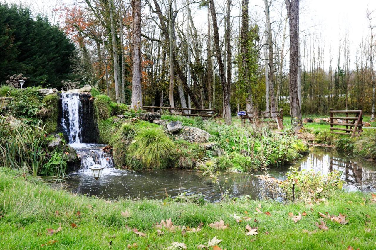 Bed and Breakfast Domaine Du Plessis Le Plessis-Luzarches Exterior foto