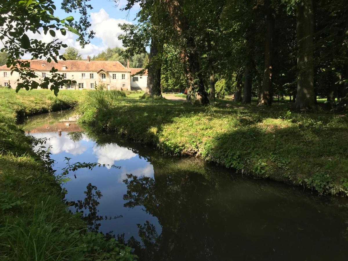 Bed and Breakfast Domaine Du Plessis Le Plessis-Luzarches Exterior foto